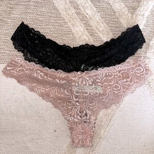 2 Honeydew Lace Thong Panties - Size Medium